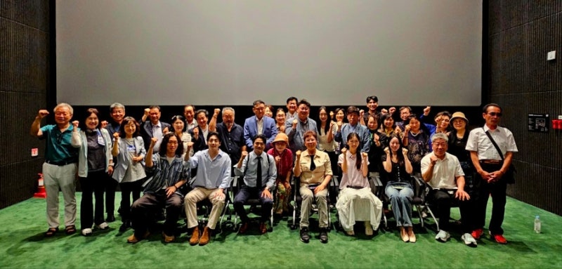 영화 '김치', '예수세례주화' 기념품 PPL 홍보…SERE재단 강광민 대표와 배우들 무대인사